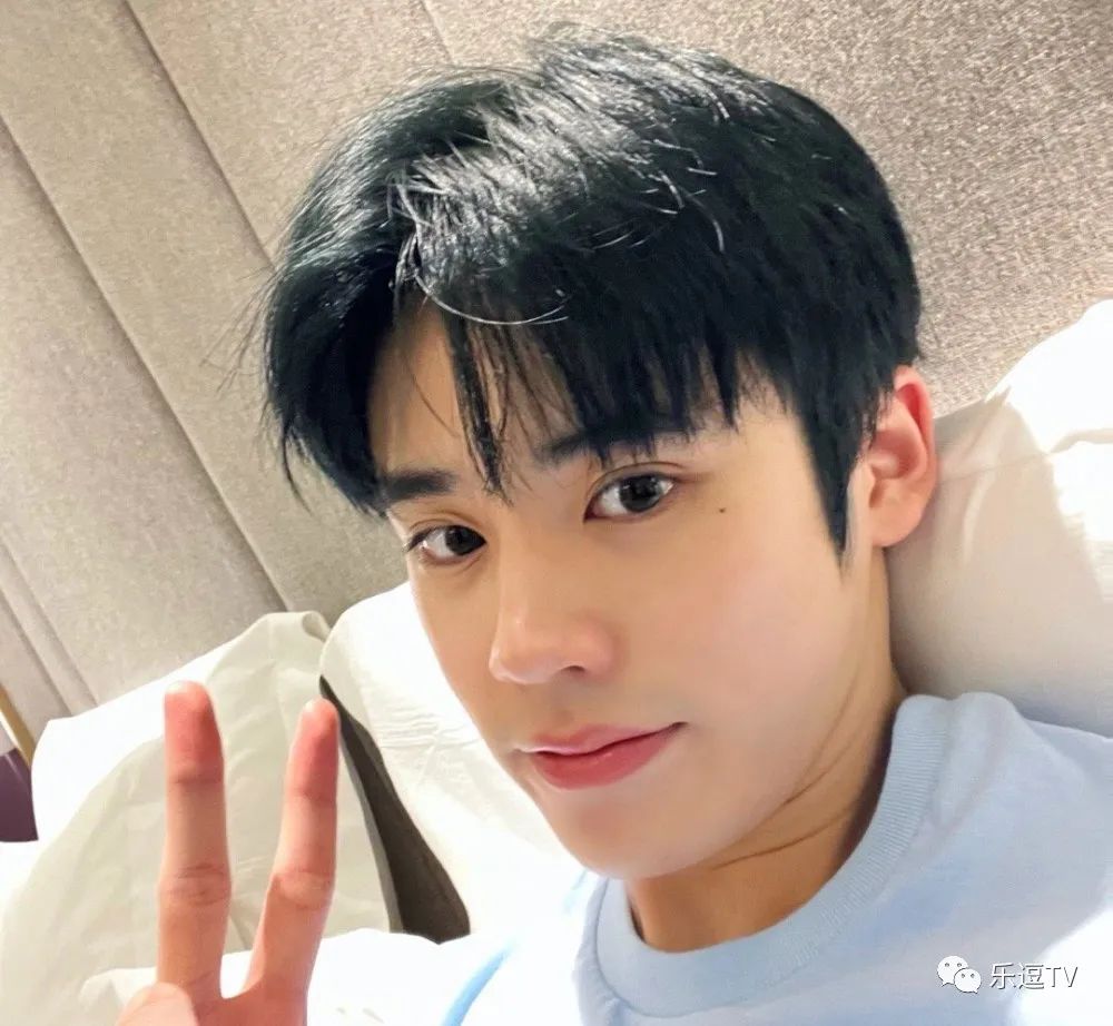 众星高考成绩曝光，姚景元数学25分上热搜，贺峻霖被赞学霸