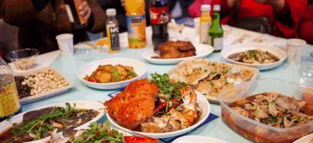 年夜飯?jiān)趲自聨滋?hào)吃,什么時(shí)間定合適